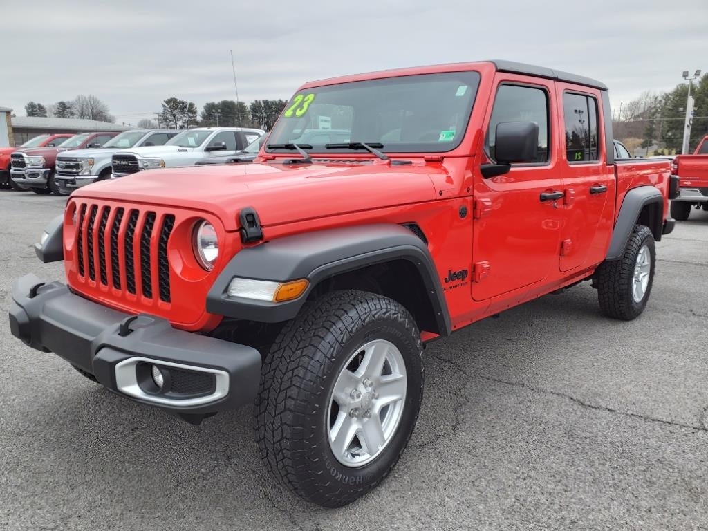 2023 Jeep Gladiator Sport S's photo